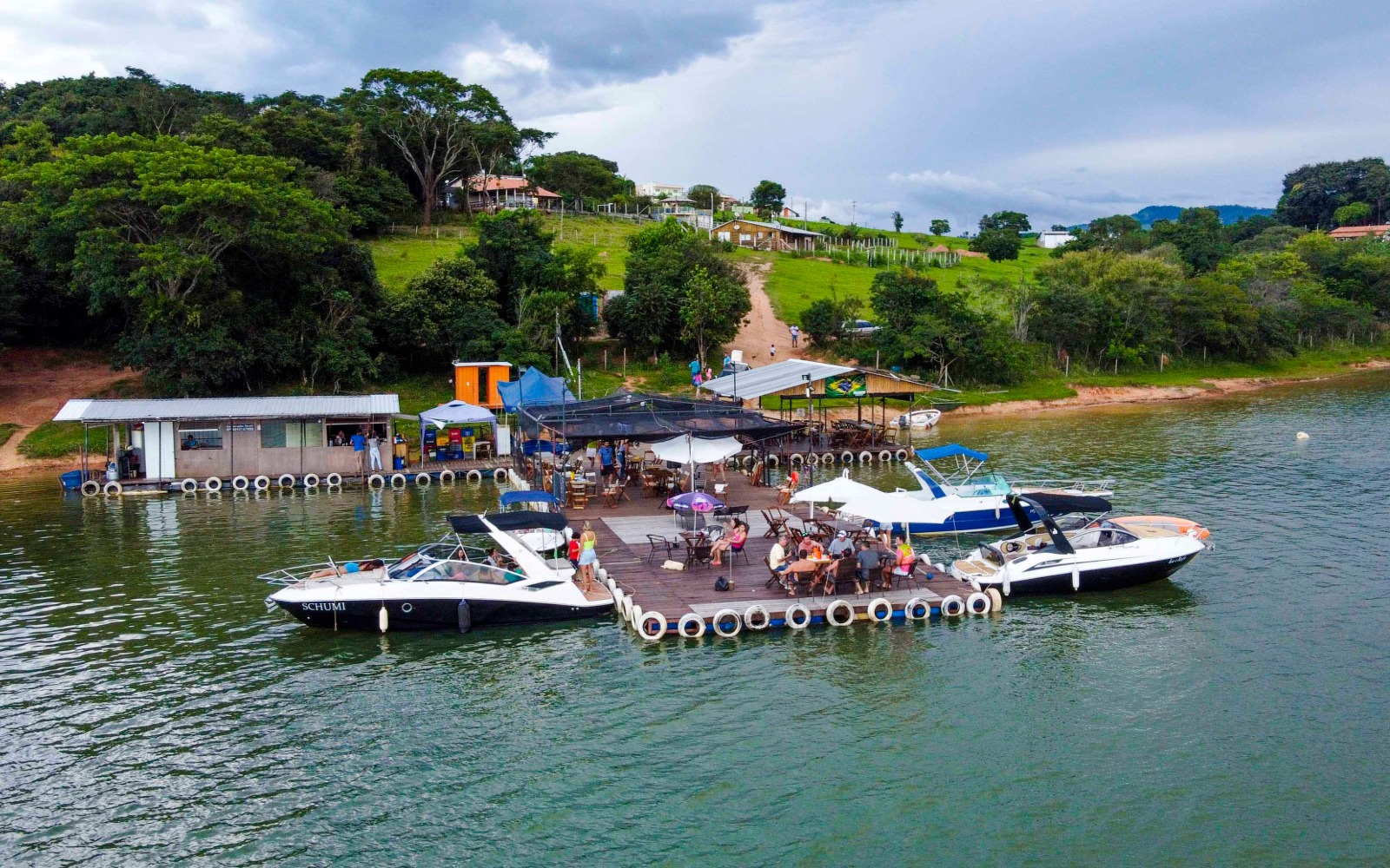 PÉROLA BAR FLUTUANTE